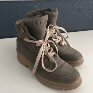 Nautica woman boots perfect condition